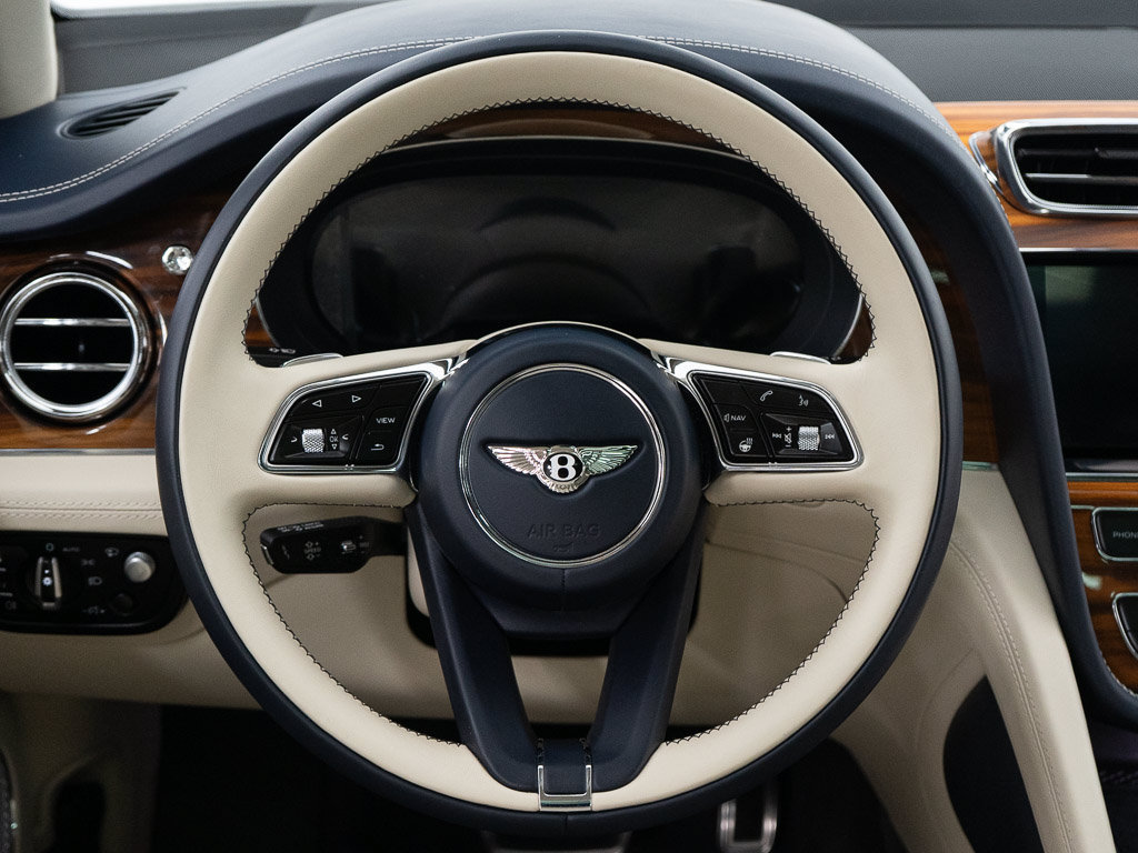 Certified 2022 Bentley Bentayga AWD/4WD image 30