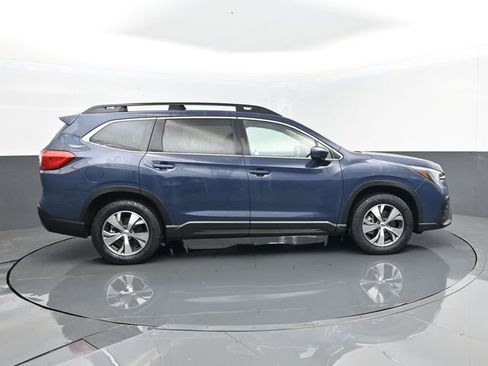 Used 2025 Subaru Ascent Premium image 4