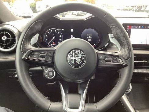 Used 2025 Alfa Romeo Tonale w/ Premium Package image 11
