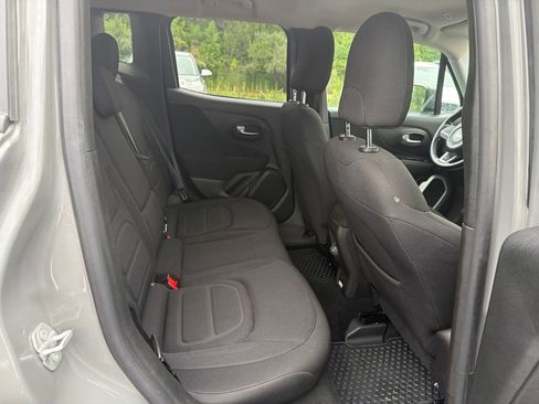 Used 2021 Jeep Renegade Latitude w/ Convenience Group AWD/4WD image 18