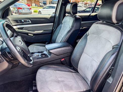 Used 2017 Ford Explorer XLT w/ Equipment Group 202A FWD image 38