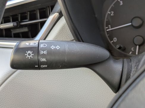 Used 2023 Toyota Corolla Cross L image 17