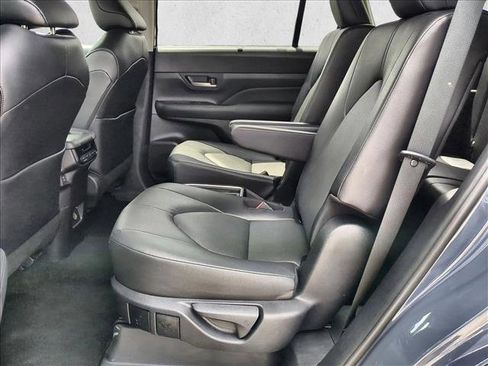 Used 2025 Toyota Grand Highlander FWD image 17