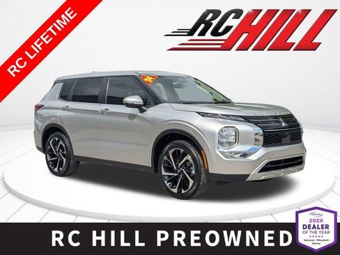 Used 2024 Mitsubishi Outlander SE image 1