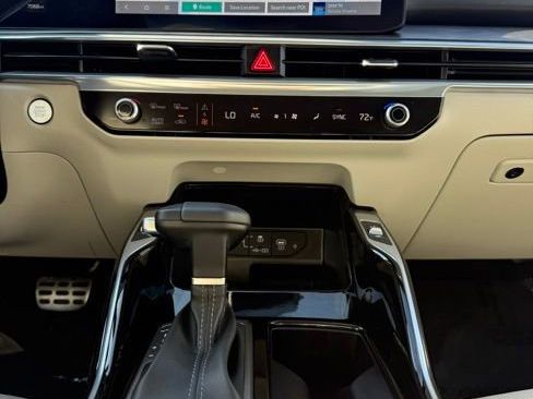 Used 2025 Kia Sorento SX image 28