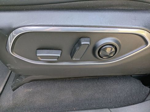 Used 2024 Jeep Wagoneer L Series II image 16