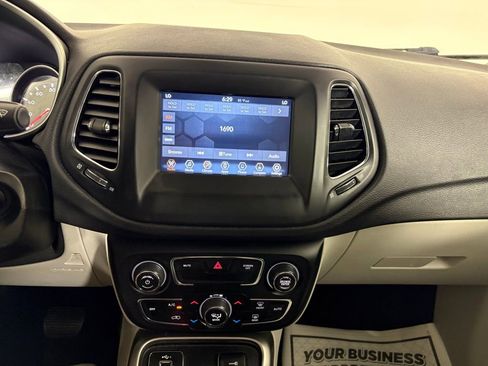 Used 2019 Jeep Compass Latitude FWD image 22