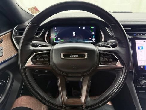 Used 2022 Jeep Grand Cherokee Summit w/ Luxury Tech Group V AWD/4WD image 27