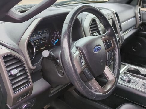 Used 2018 Ford Expedition XLT w/ Equipment Group 202A AWD/4WD image 10