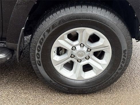 Used 2016 Toyota 4Runner SR5 Premium image 9