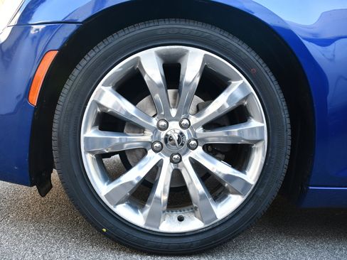 Used 2019 Chrysler 300 Touring w/ Chrome Appearance Package image 21