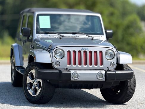 Used 2016 Jeep Wrangler Unlimited Sahara image 3
