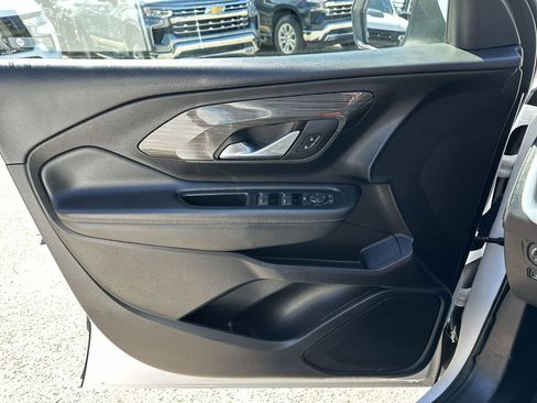Used 2024 GMC Terrain SLE image 29