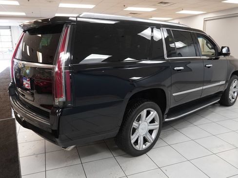 Used 2018 Cadillac Escalade ESV Luxury AWD/4WD image 13