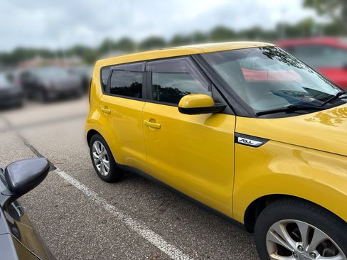 Used 2015 Kia Soul + FWD image 7