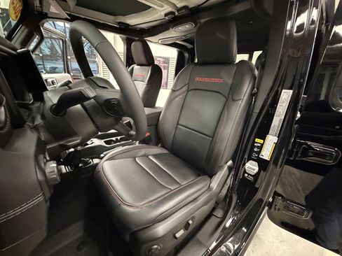 Used 2025 Jeep Gladiator Rubicon image 8