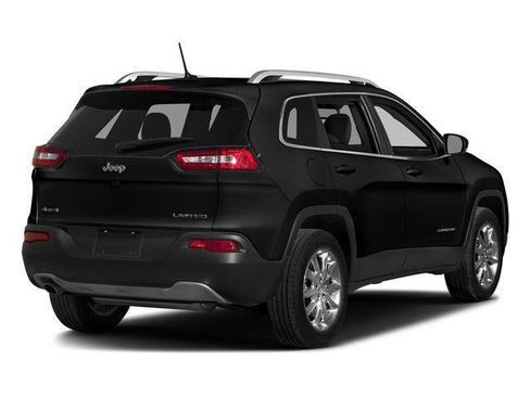 Used 2018 Jeep Cherokee Limited image 3