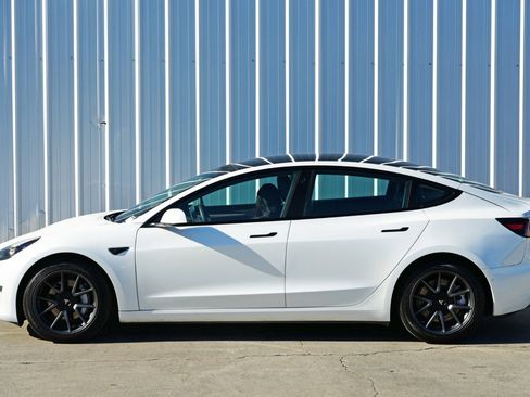 Used 2021 Tesla Model 3 Standard Range Plus image 49