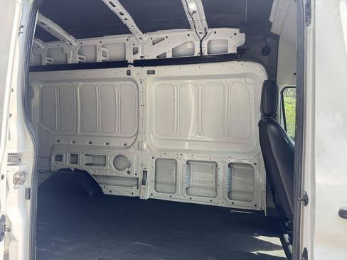 Used 2022 Ford Transit 250 148 High Roof AWD image 13