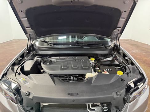 Used 2019 Jeep Cherokee Latitude w/ Comfort & Convenience Group AWD/4WD image 83