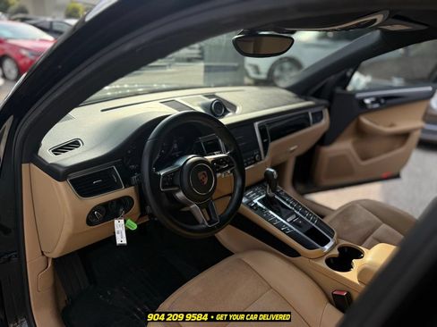 Used 2018 Porsche Macan AWD/4WD image 24