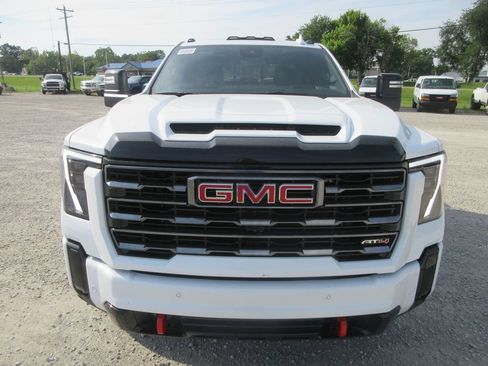 New 2026 GMC Sierra 2500 AT4 w/ AT4 Premium Plus Package AWD/4WD image 11