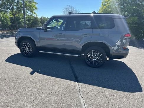 Used 2024 Lexus GX 550 w/ Accessory Package (2T) AWD/4WD image 6