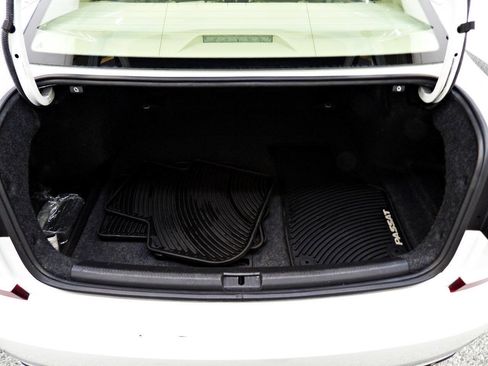 Used 2018 Volkswagen Passat 2.0T R-Line FWD image 13