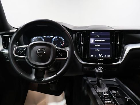 Used 2018 Volvo XC60 T5 Momentum w/ Convenience Package image 17