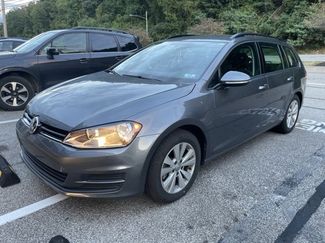 Used 2017 Volkswagen Golf S image 1