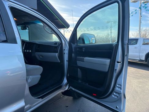 Used 2012 Toyota Tundra 4x4 CrewMax w/ Tow Pkg image 14