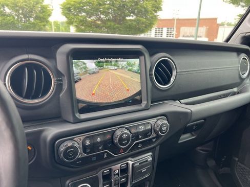 Used 2023 Jeep Wrangler Unlimited Sahara w/ Cold Weather Group AWD/4WD image 12