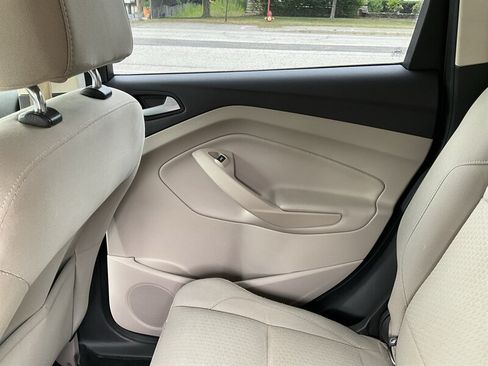 Used 2017 Ford Escape SE AWD/4WD image 16