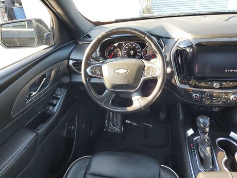 Used 2022 Chevrolet Traverse Premier FWD image 12