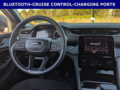 New 2025 Jeep Grand Cherokee Laredo image 7