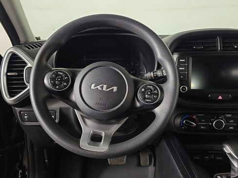 Used 2022 Kia Soul LX image 10