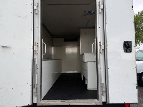 Used 2017 Chevrolet Express 3500 RWD image 6