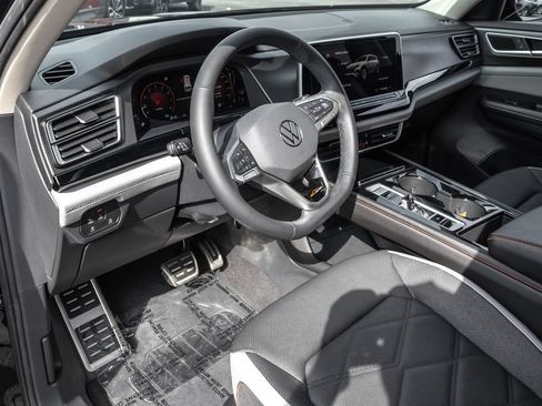 Used 2024 Volkswagen Atlas Peak Edition SE AWD/4WD image 14