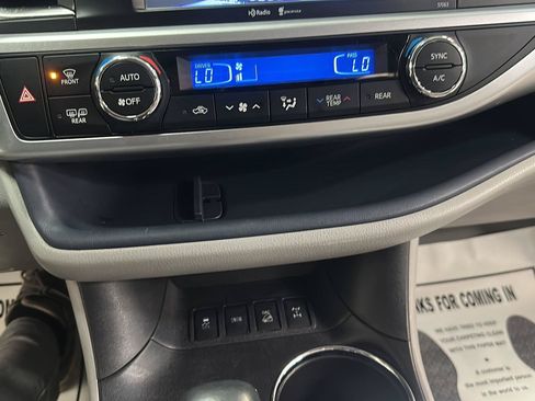 Used 2015 Toyota Highlander XLE AWD/4WD image 23
