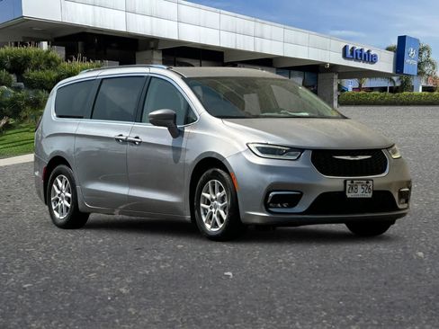 Used 2021 Chrysler Pacifica Touring-L FWD image 10