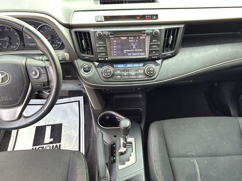 Used 2018 Toyota RAV4 XLE w/ Plus Extra Value Package FWD image 32