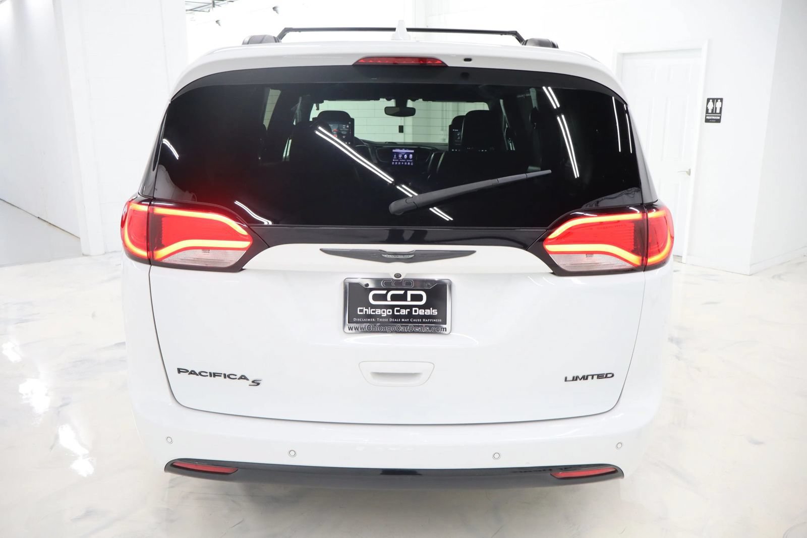 Used 2018 Chrysler Pacifica Limited w/ S Appearance Package FWD image 7