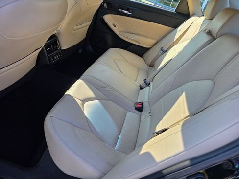 Used 2019 Toyota Avalon Limited w/ All Weather Liner Package FWD image 19