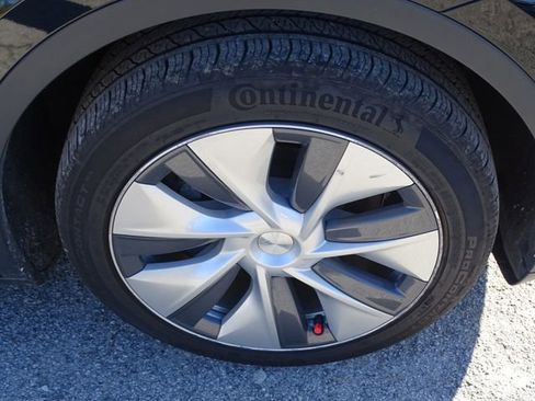 Used 2023 Tesla Model Y Long Range image 14