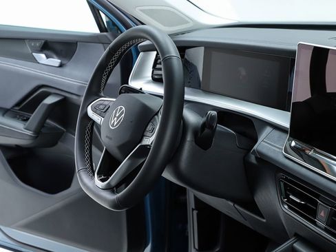 New 2026 Volkswagen Tiguan SE image 35