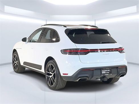Used 2025 Porsche Macan image 3