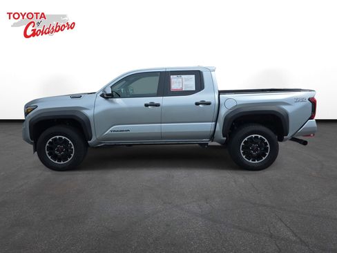 Used 2024 Toyota Tacoma TRD Off-Road AWD/4WD image 8