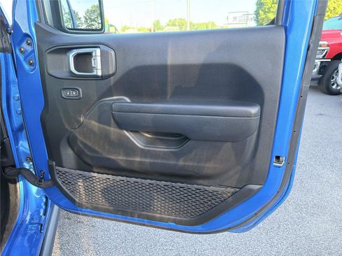 Used 2025 Jeep Wrangler Unlimited Rubicon AWD/4WD image 13