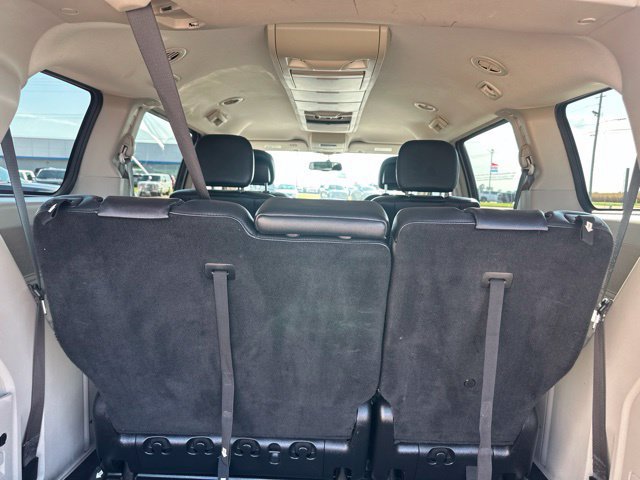 Used 2015 Chrysler Town & Country Touring FWD image 23