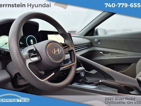 Used 2024 Hyundai Elantra SEL image 19